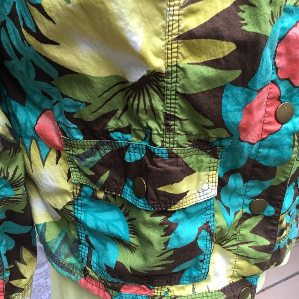 EUC Chico’s multicolor tropical pattern jacket - Picture 4 of 8